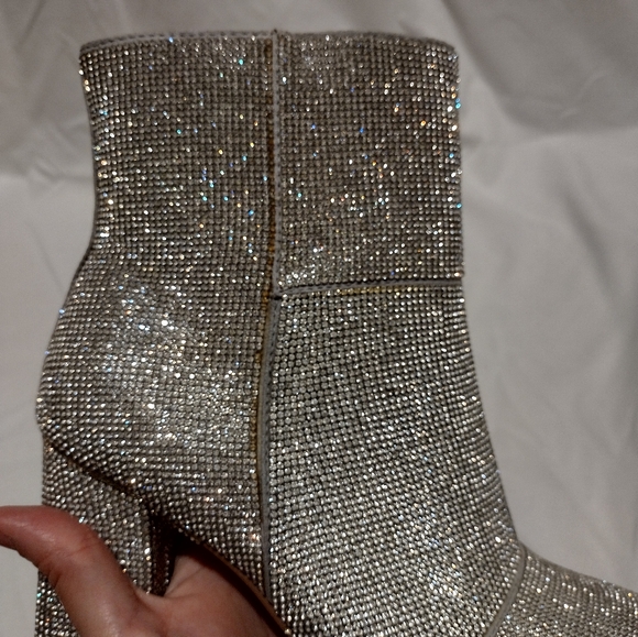 Silver Boots - Picture 4 of 7
